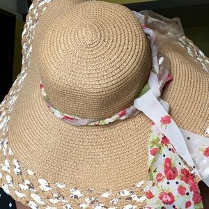 Sun hat w/ floral band